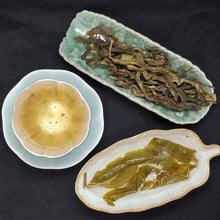 Load image into Gallery viewer, 2023 Bing Dao 800 Years Old Tree Golden Leaf Green Puerh Loose (2 oz)
