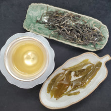 Load image into Gallery viewer, 2025 Mi Di 1st Category Big Ancient Tree Green Puerh Loose (1 oz)