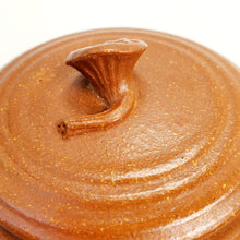 Load image into Gallery viewer, Yixing Jiang Old Duan Ni Clay Teapot Lotus Seedpod 260 ml