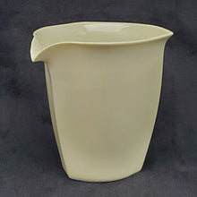 Load image into Gallery viewer, Pitcher - Mi Se Secret Glaze Triangle Shape #2 200 ml