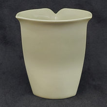 Load image into Gallery viewer, Pitcher - Mi Se Secret Glaze Triangle Shape #2 200 ml