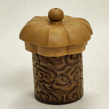Load image into Gallery viewer, Lid Holder XiangYun Auspicious Cloud Black and Gold
