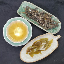Load image into Gallery viewer, 2022 New Ban Zhang 500 Years Old Spring Green Puerh Loose (2 oz)
