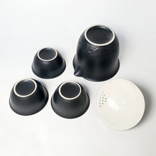 Load image into Gallery viewer, Gaiwan Travel Set - Black Glaze White Porcelain
