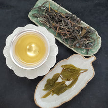 Load image into Gallery viewer, 2024 Duo Yi Shu 1st Category Tall Trunk Ancient Old Tree 1st Pick - Green Puerh Loose (1 oz)
