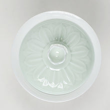 Load image into Gallery viewer, Gaiwan - Green Celadon Lotus 130 ml
