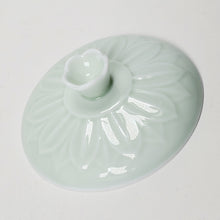 Load image into Gallery viewer, Gaiwan - Green Celadon Lotus 130 ml
