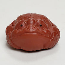 Load image into Gallery viewer, Tea Pet Toad on Leaves Zhuni Red Clay
