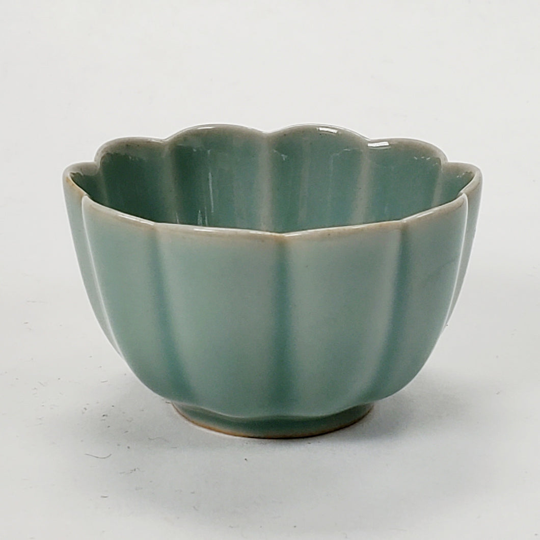 2 Teacup Celadon Porcelain Scallop Shape 60 ml