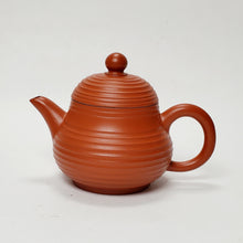 Load image into Gallery viewer, Chao Zhou Red Clay Teapot - Lined Pear 120 ml
