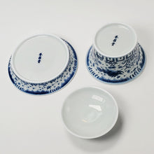 Load image into Gallery viewer, Gaiwan Porcelain - Blue &amp; White Lotus and Fish 200 ml
