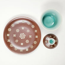 Load image into Gallery viewer, Gaiwan Porcelain - Long Quan Celadon Bao Xiang Hua 3 pcs Set 120 ml

