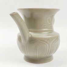Load image into Gallery viewer, Pitcher Fairness Cup - Yue Yao Kiln Lotus Butterfly Pattern 250 ml
