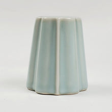 Load image into Gallery viewer, Lid Holder - Ru Yao Kiln Ru Yi Shape
