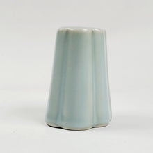 Load image into Gallery viewer, Lid Holder - Ru Yao Kiln Ru Yi Shape
