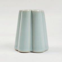 Load image into Gallery viewer, Lid Holder - Ru Yao Kiln Ru Yi Shape
