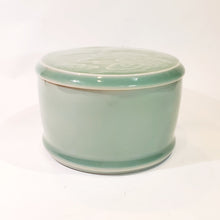 Load image into Gallery viewer, Tea Jar - Celadon Crane Soaring in Clouds 400 ml
