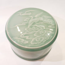 Load image into Gallery viewer, Tea Jar - Celadon Crane Soaring in Clouds 400 ml
