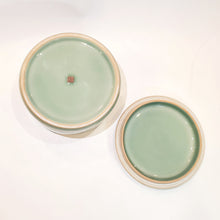 Load image into Gallery viewer, Tea Jar - Celadon Crane Soaring in Clouds 400 ml
