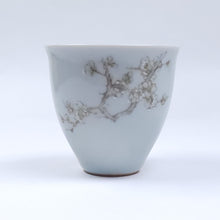 Load image into Gallery viewer, Gaiwan Set - Bluish Gray Porcelain with Prunus Flower Branch Gaiwan 120 ml 2 Teacups 40 ml

