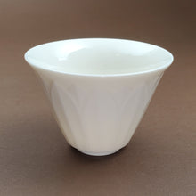 Load image into Gallery viewer, Teacup - Beige White Porcelain Water Lilly 40 ml  2 pcs
