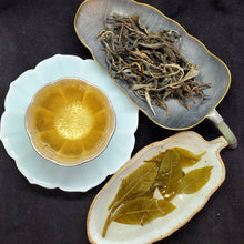 Load image into Gallery viewer, 2020 Spring Bing Dao Nan Po 500 Years Old Gushu Green Puerh Loose (1 oz)
