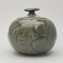 Load image into Gallery viewer, Green Glaze Fish Dragon Tea Jar
