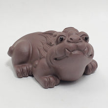Load image into Gallery viewer, Tea Pet Pi Xiu Purple Clay Female
