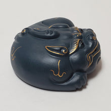 Load image into Gallery viewer, Tea Pet Lid Holder Pi Xiu Yixing Blue Clay Gold Gilded #2
