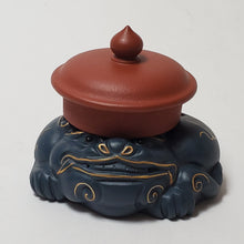 Load image into Gallery viewer, Tea Pet Lid Holder Pi Xiu Yixing Blue Clay Gold Gilded #2
