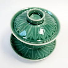 Load image into Gallery viewer, Gaiwan - Dark Green Glaze Lotus 150 ml
