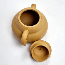 Load image into Gallery viewer, Yixing Duani Clay Hu Lu Teapot -  120 ml
