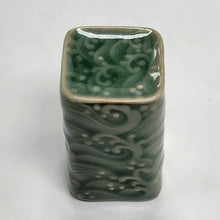 Load image into Gallery viewer, Lid Holder XiangYun Auspicious Cloud Celadon Square lg

